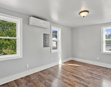 89 Main St - Photo Thumbnail 14