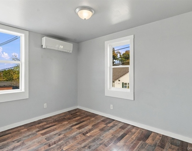 89 Main St - Photo Thumbnail 15