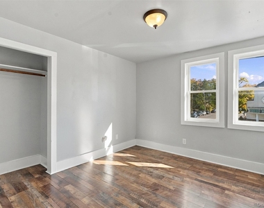 89 Main St - Photo Thumbnail 12