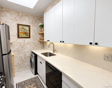 26910 Grand Central Parkway - Photo Thumbnail 6