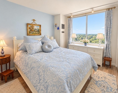 26910 Grand Central Parkway - Photo Thumbnail 8