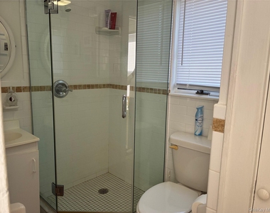 54 Erie Avenue - Photo Thumbnail 18