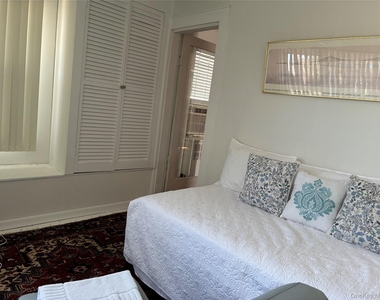 54 Erie Avenue - Photo Thumbnail 14