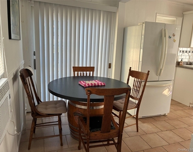54 Erie Avenue - Photo Thumbnail 12