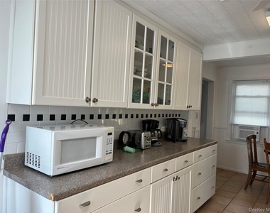 54 Erie Avenue - Photo Thumbnail 10
