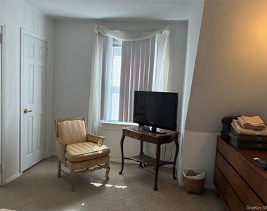 54 Erie Avenue - Photo Thumbnail 33