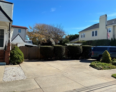 54 Erie Avenue - Photo Thumbnail 1
