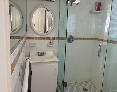 54 Erie Avenue - Photo Thumbnail 17