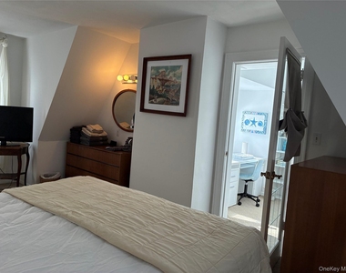 54 Erie Avenue - Photo Thumbnail 32
