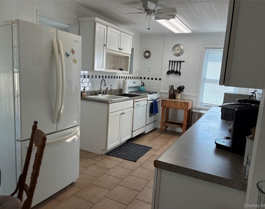 54 Erie Avenue - Photo Thumbnail 11