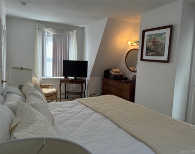 54 Erie Avenue - Photo Thumbnail 30