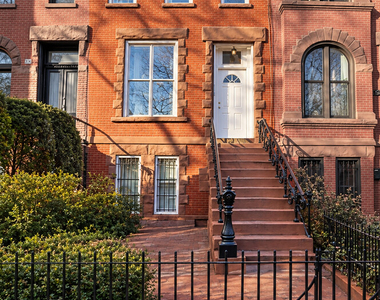 581 Hancock Street - Photo Thumbnail 7