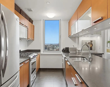 1485 5th Avenue - Photo Thumbnail 4