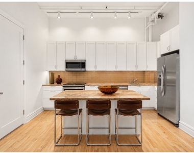 43 E 20th Street - Photo Thumbnail 2