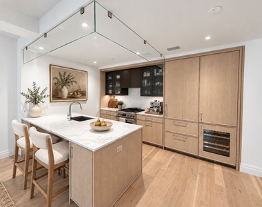 720 W End Avenue - Photo Thumbnail 3