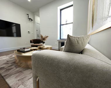 455 Hudson Street - Photo Thumbnail 4