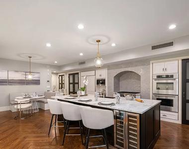 113 E 64th Street - Photo Thumbnail 2