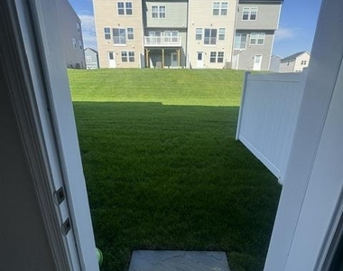 172 Bolingbroke Way - Photo Thumbnail 16