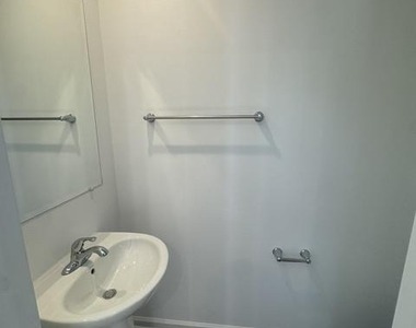 172 Bolingbroke Way - Photo Thumbnail 5