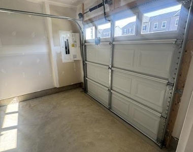 172 Bolingbroke Way - Photo Thumbnail 17