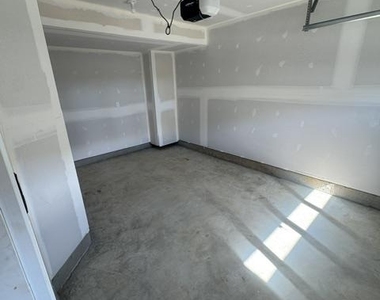 172 Bolingbroke Way - Photo Thumbnail 18