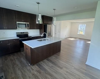 172 Bolingbroke Way - Photo Thumbnail 1