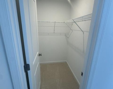 172 Bolingbroke Way - Photo Thumbnail 10