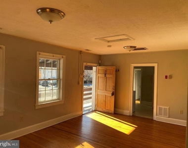 47 S Cameron Street - Photo Thumbnail 2