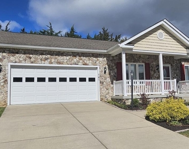 147 Settlers Way - Photo Thumbnail 1