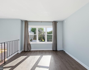 5625 Roundtree Drive - Photo Thumbnail 7