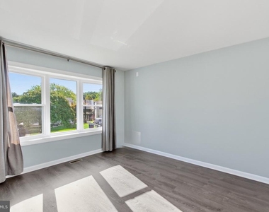 5625 Roundtree Drive - Photo Thumbnail 6
