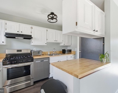 5625 Roundtree Drive - Photo Thumbnail 14