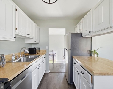 5625 Roundtree Drive - Photo Thumbnail 15