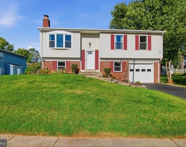 5625 Roundtree Drive - Photo Thumbnail 2