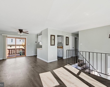 5625 Roundtree Drive - Photo Thumbnail 9
