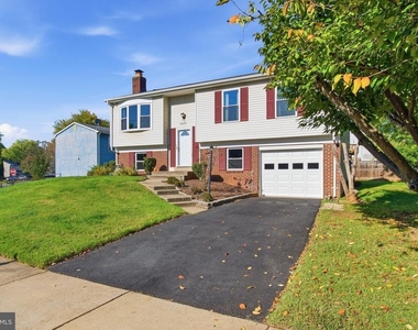 5625 Roundtree Drive - Photo Thumbnail 3
