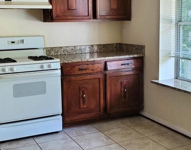 15268 Cloverdale Road - Photo Thumbnail 2