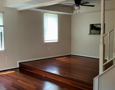 15268 Cloverdale Road - Photo Thumbnail 4