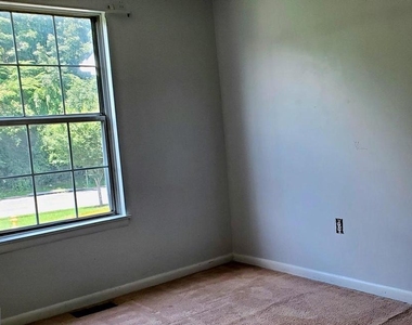 15268 Cloverdale Road - Photo Thumbnail 7