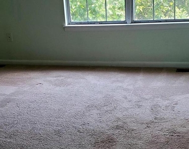 15268 Cloverdale Road - Photo Thumbnail 6