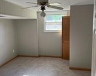 902 W Poplar Road - Photo Thumbnail 8