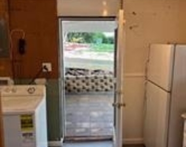 902 W Poplar Road - Photo Thumbnail 40