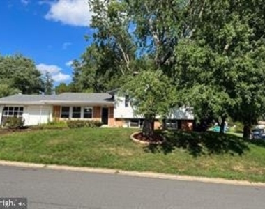 902 W Poplar Road - Photo Thumbnail 1