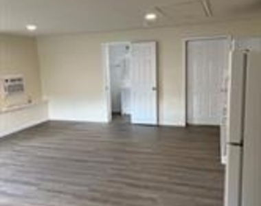 902 W Poplar Road - Photo Thumbnail 42