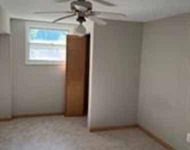 902 W Poplar Road - Photo Thumbnail 29