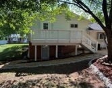 902 W Poplar Road - Photo Thumbnail 23