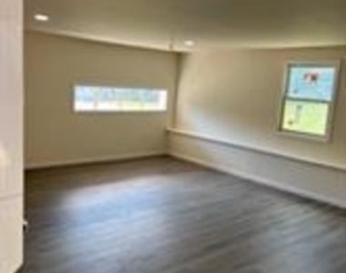902 W Poplar Road - Photo Thumbnail 47