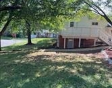 902 W Poplar Road - Photo Thumbnail 33