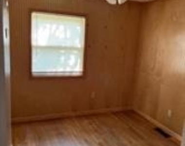 902 W Poplar Road - Photo Thumbnail 11