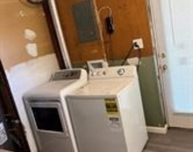 902 W Poplar Road - Photo Thumbnail 26